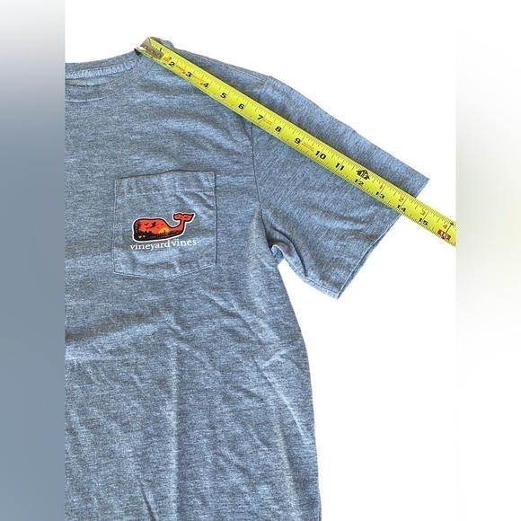 Vineyard Vines Gray Tee Shirt with Flying Witch and Spider Web on Back Sz: Small - Picture 12 of 12